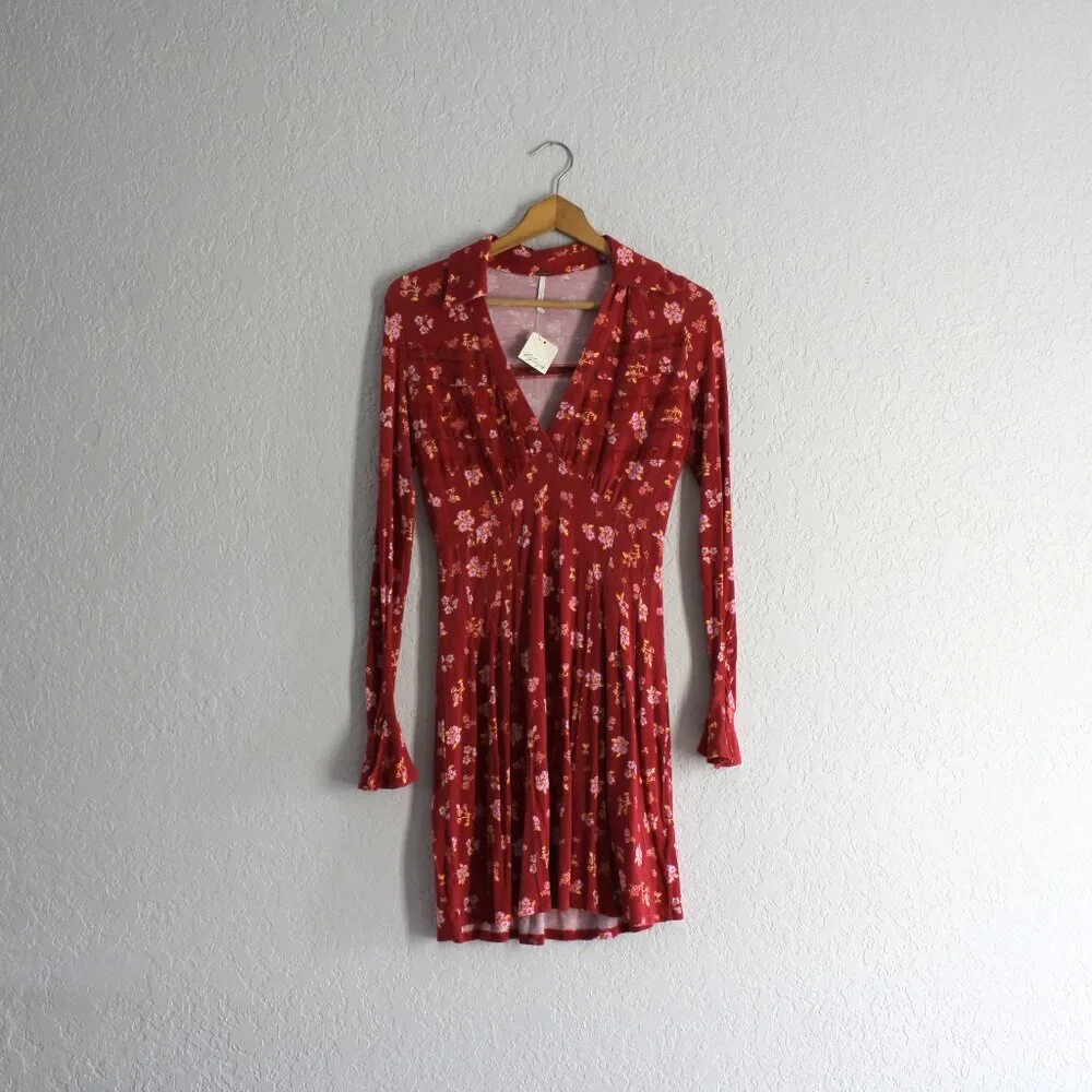 Free People Good Days Mini Dress in Pop Combo Size XS red floral V-neck New - Picture 4 of 11